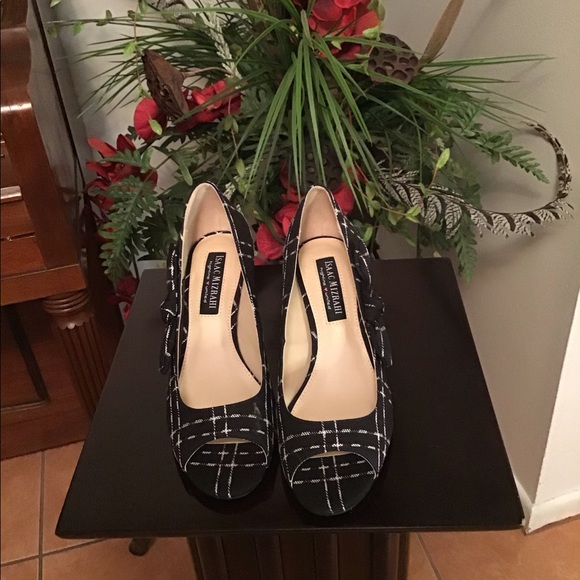 Isaac Mizrahi - Black & White Patterned Pumps - Picture 7 of 7